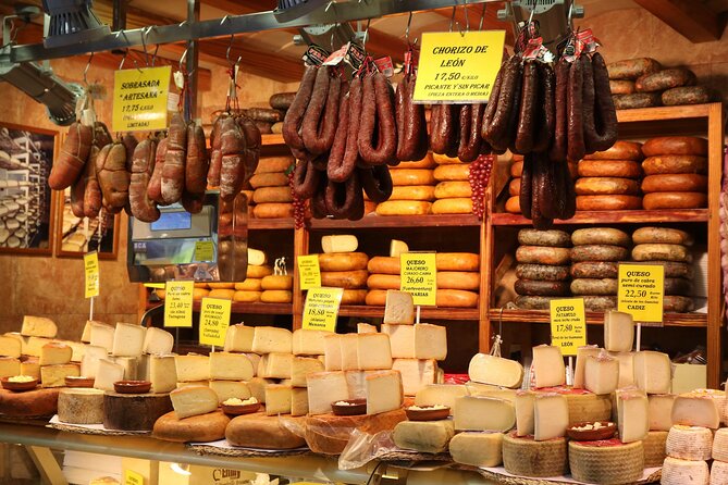 Paris Marché d’Aligre Walking Tour with Chocolate and Cheese Tasting - The small-group advantage