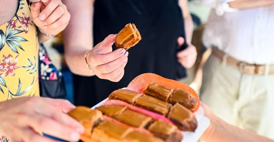 Paris: Montmartre Chocolate & Pastries Tour with 8+ Tastings - The crêpe stop brings Paris to street level