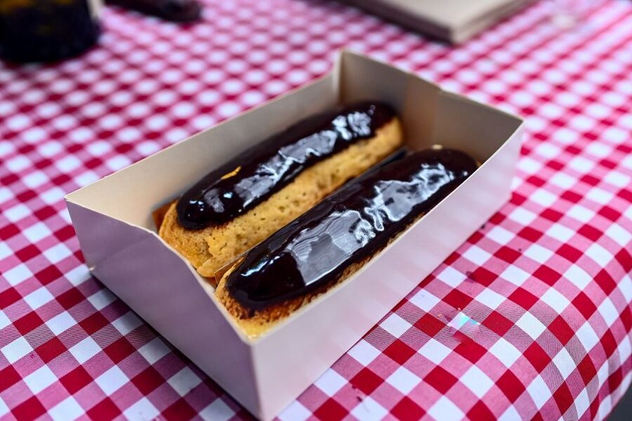 Paris: Montmartre Chocolate & Pastries Tour with 8+ Tastings - Éclairs and macarons finish the pastry lesson