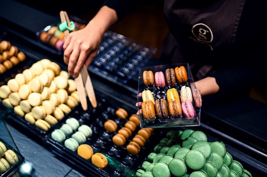 Paris: Montmartre Chocolate & Pastries Tour with 8+ Tastings - What the $115 price really covers