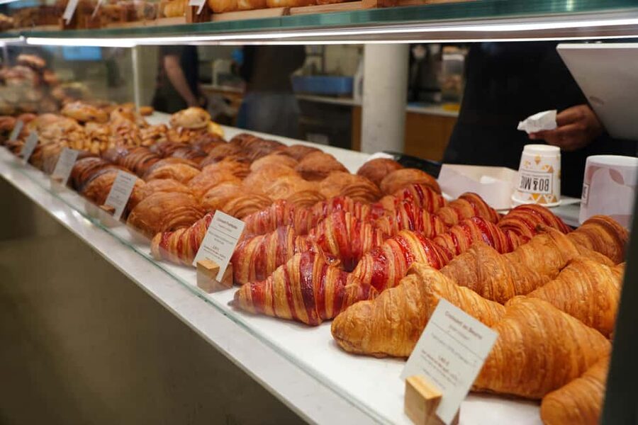 Paris: Montmartre Pastry and Chocolate Tasting Tour - Starting at Place Pigalle with a pastry appetite