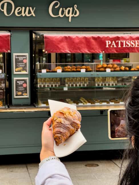 Paris: Montmartre Pastry and Chocolate Tasting Tour - Small shops and surprise tastings on the hill