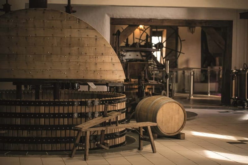 Passy-Grigny: Chocolate and Champagne Tasting Tour - The tasting: three Champagnes and three chocolates
