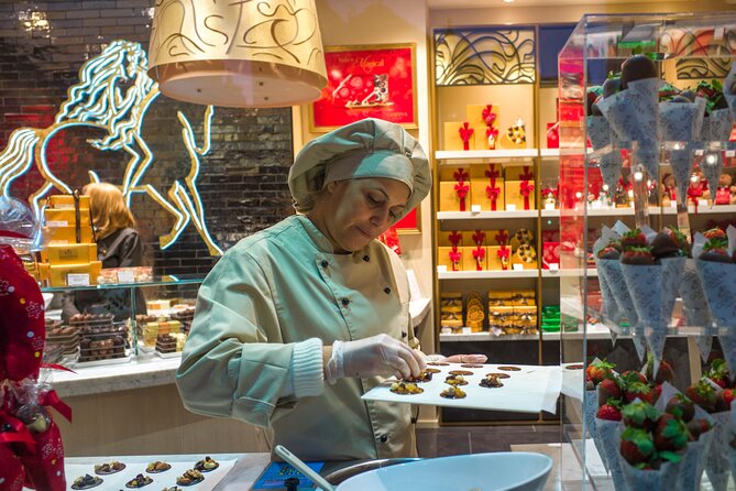 Private Bruges’ Iconic Sites and Chocolate Tasting Tour - Fish Market and Burg Square finish