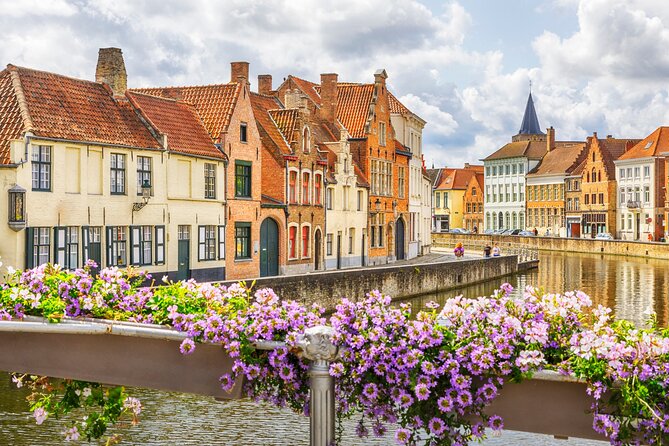 Private Bruges’ Iconic Sites and Chocolate Tasting Tour - Simon Stevinplein and the cathedral quarter