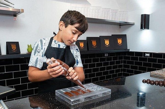 Private Family Chocolate Making Class in Paris - Choosing and making chocolate lollipops