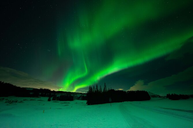 Private Northern Lights Tour - Champagne & Chocolates Aurora Hunt - Hunting beyond Reykjavik’s city glow