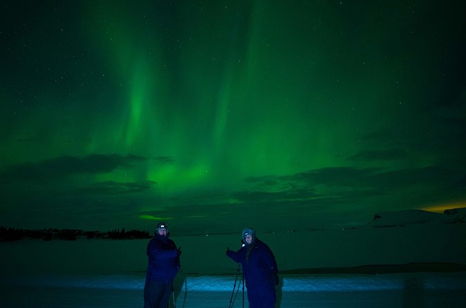 Private Northern Lights Tour - Champagne & Chocolates Aurora Hunt - Photography help from Thomas