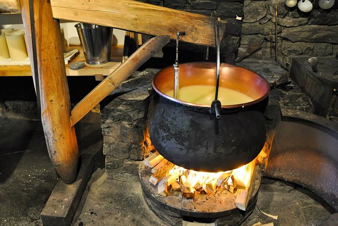 Private Trip from Geneva to Gruyeres: Cheese & Chocolate Tasting - Gruyeres village, market, and castle time