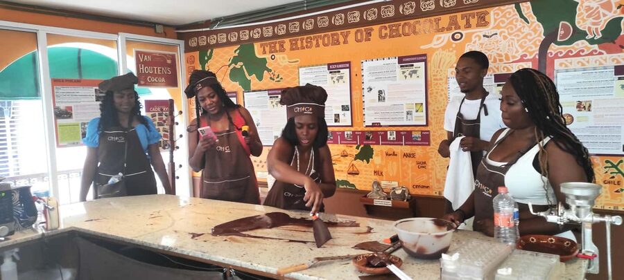 Puerto Vallarta: 2-Hour Chocolate Truffles Workshop - Rolling and decorating six truffles