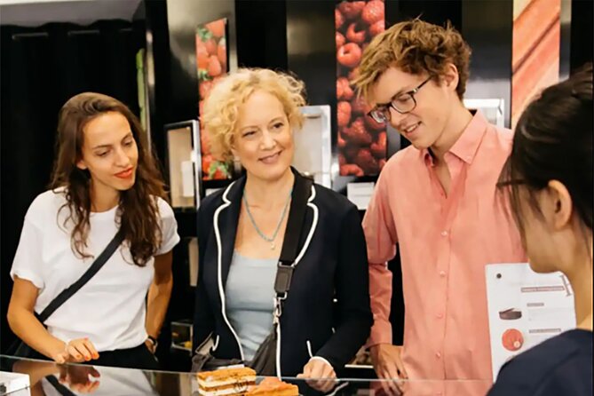 Pure Chocolate Tour in Paris - The croissant and drink finale