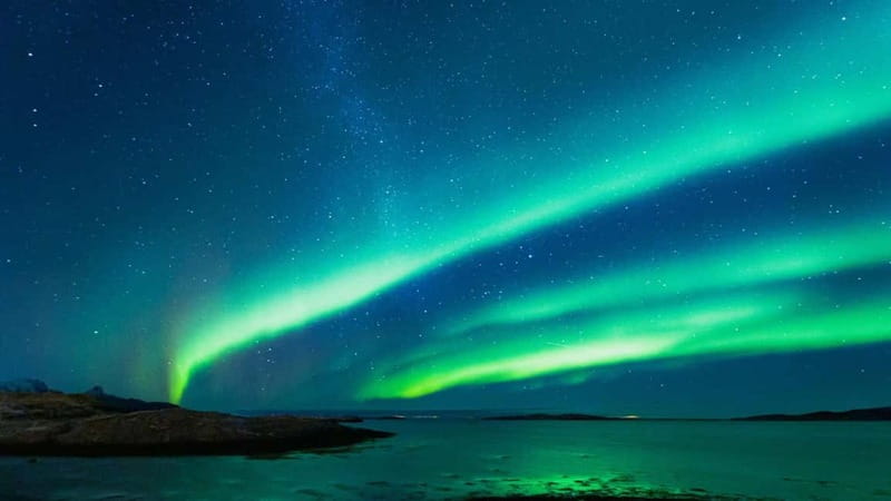 Reykjavik: Northern Lights Adventure Tour with Hot Chocolate - Guides who do more than point at the sky
