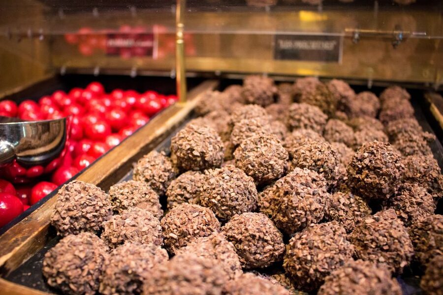 Saint-Germain-des-Prés: Pastry and Chocolate Walking Tour - Why Saint-Germain-des-Prés makes a good food walk