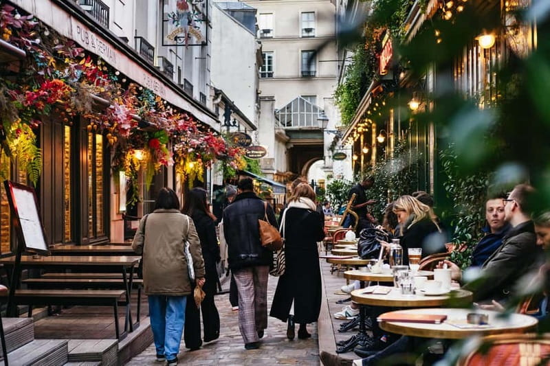 Saint-Germain: Gourmet Chocolate & Pastry Walking Food Tour - The guide makes the difference