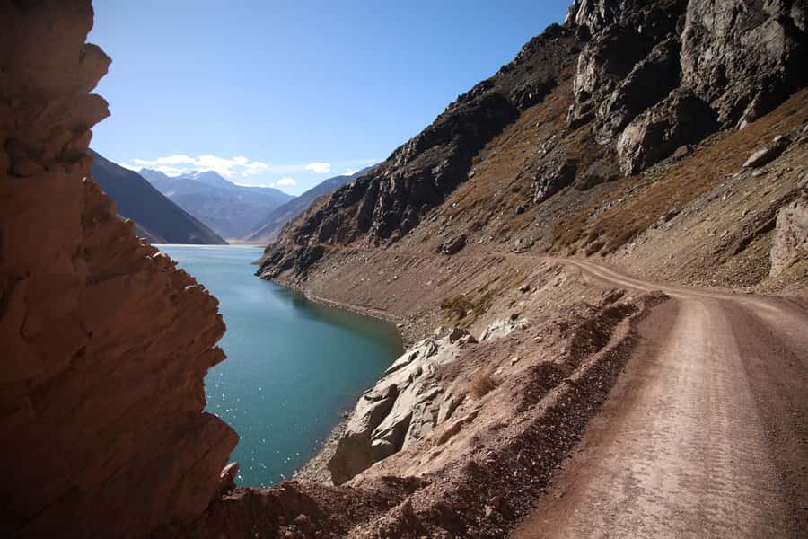 Santiago: Full day Embalse del Yeso, Casa de Chocolate, picnic & Hot Springs - Embalse del Yeso and the mountain views