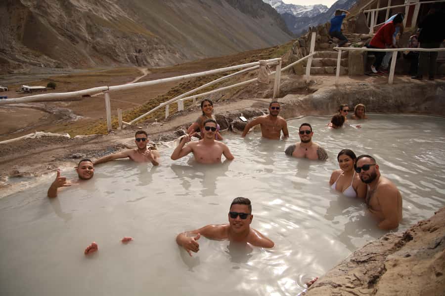 Santiago: Full day Embalse del Yeso, Casa de Chocolate, picnic & Hot Springs - Soaking at Termas de Colina