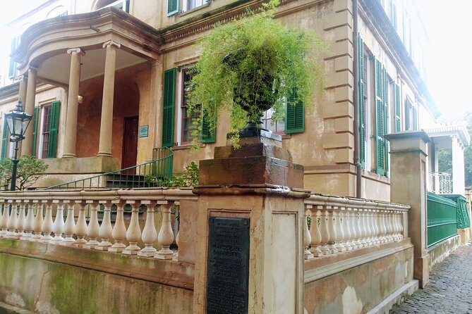 Savannah History plus Coffee and Chocolate Walking Tour - What the guides add, and where the risk lies