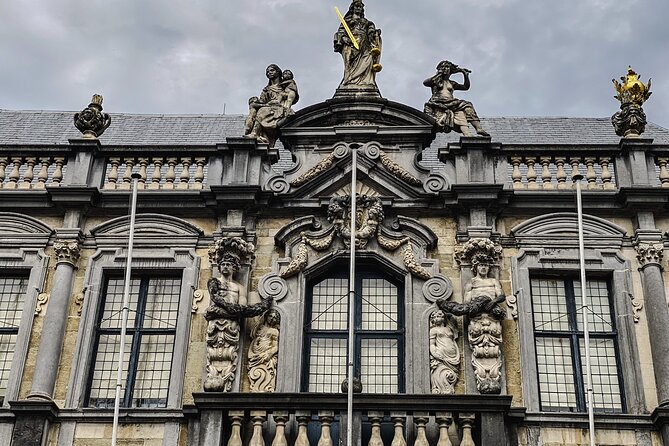 Secrets of Bruges: Walking Tour With a Chocolate and Waffle Bite - Gruut, the House of Gruut, and a touch of drama
