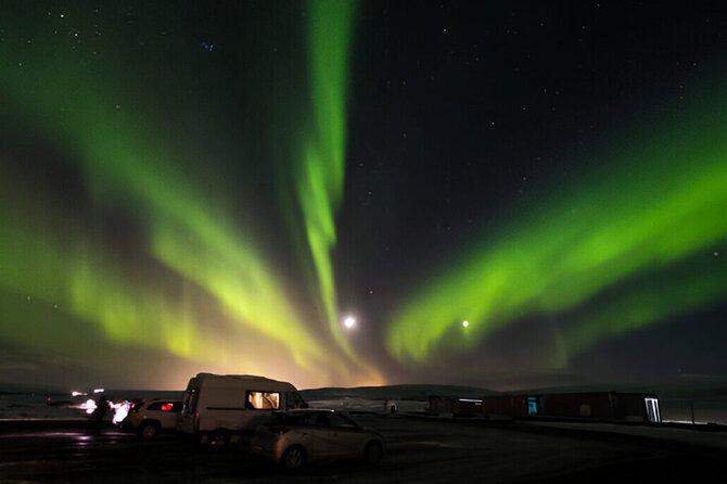 Small-Group Tour: Northern Lights with Photos & Hot Chocolate - Who should book this four-hour outing?