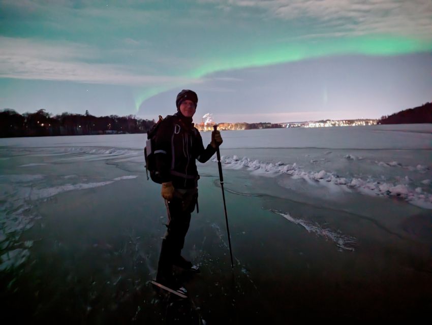 Stockholm: Ice Skating in the Moonlight with Hot Chocolate - The second 45-minute session adds freedom