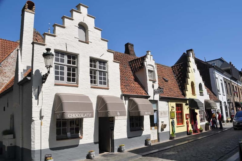 Thé best chocolate in Bruges! Private tour! - Almshouses and Katelijnestraat chocolate