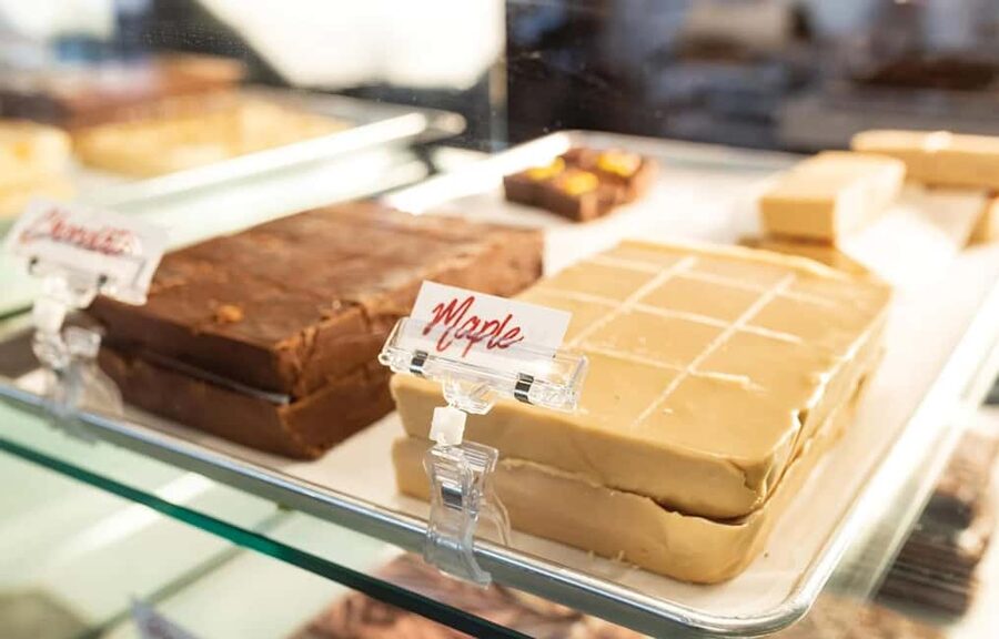Toronto: Niagara-on-the-Lake, Wine Tasting & Chocolate Tour - Jackson Triggs and five Canadian wines