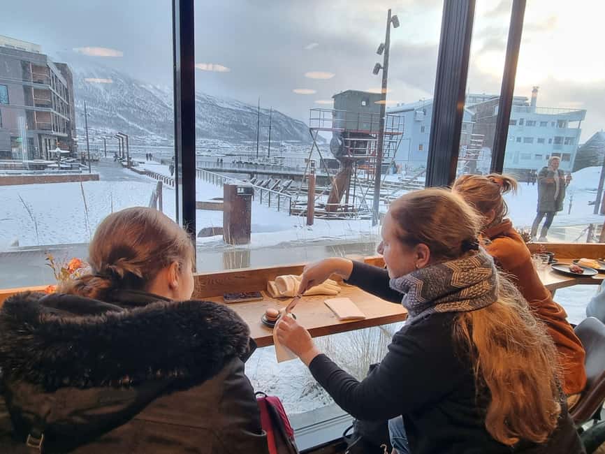 Tromsø Sweet Temptations tour: afternoon tea & chocolates - Winter details and walking comfort