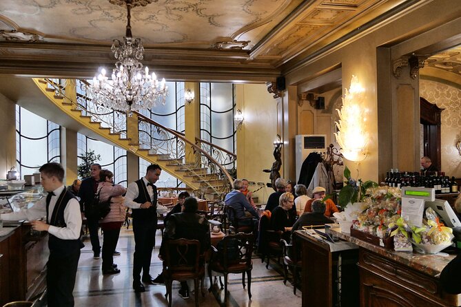 Turin Sweet & Chocolate Walking Food Tour by Do Eat Better - Gianduiotto or cremino at Piazza Castello