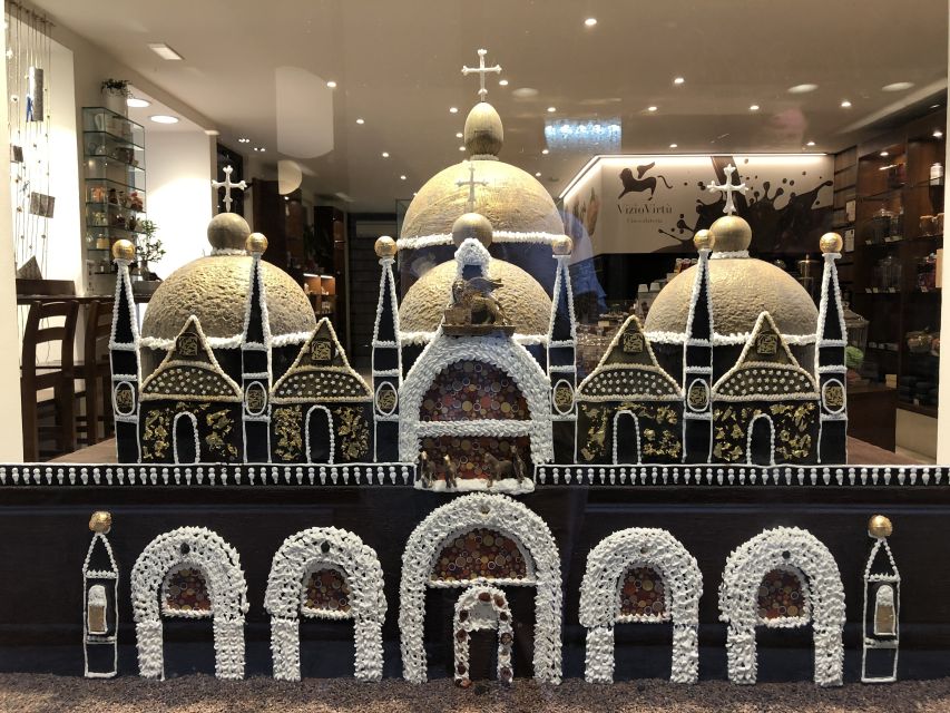 Venice: Chocolate Tasting Experience - Entering a traditional Venetian chocolate shop