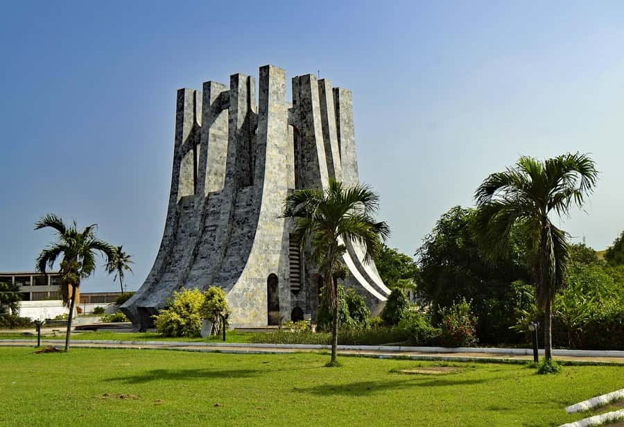 Visit Aburi Garden, Tetteh Quarshie Cocoa Farm & Waterfall - A full day from Accra into the Aburi Hills