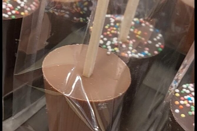 Walking Tour with Hot Chocolate and Chocolate Tasting - Three chocolate shops, three short tasting stops