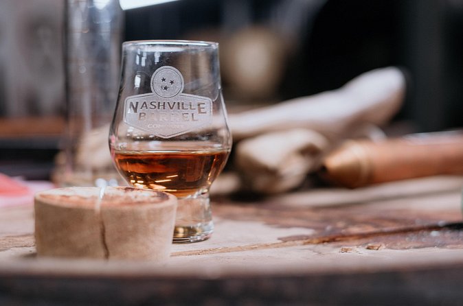 Whiskey or Wine Pairing with Chocolate Experience - The guide makes the difference