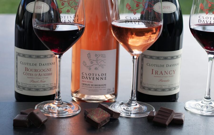 Wine and chocolat tasting at Chablis. - What the guide adds in French or English