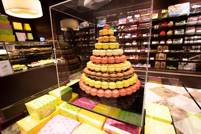 Zurich: Chocolate Tasting and Walking Tour with a Local - What the hot drink adds