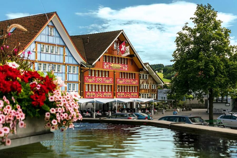 Zurich Open-top Tour and Chocolate and Cheese Countryside - One hour among Appenzell’s painted buildings